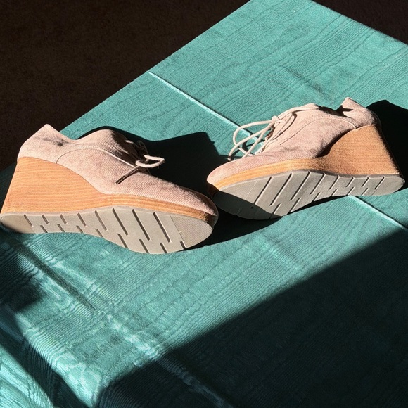 Dr. Scholl’s New Suede/Corduroy Texture Lace-up Wedgies - Picture 2 of 4